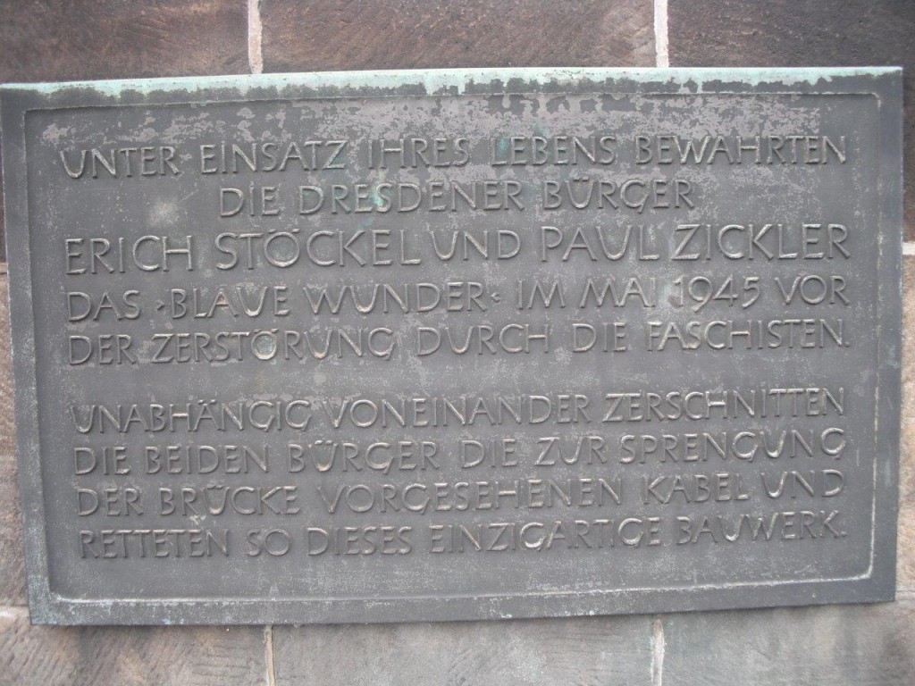 Tafel am Blauen Wunder zum Gedenken an Erich Stöckel und Paul Zickler