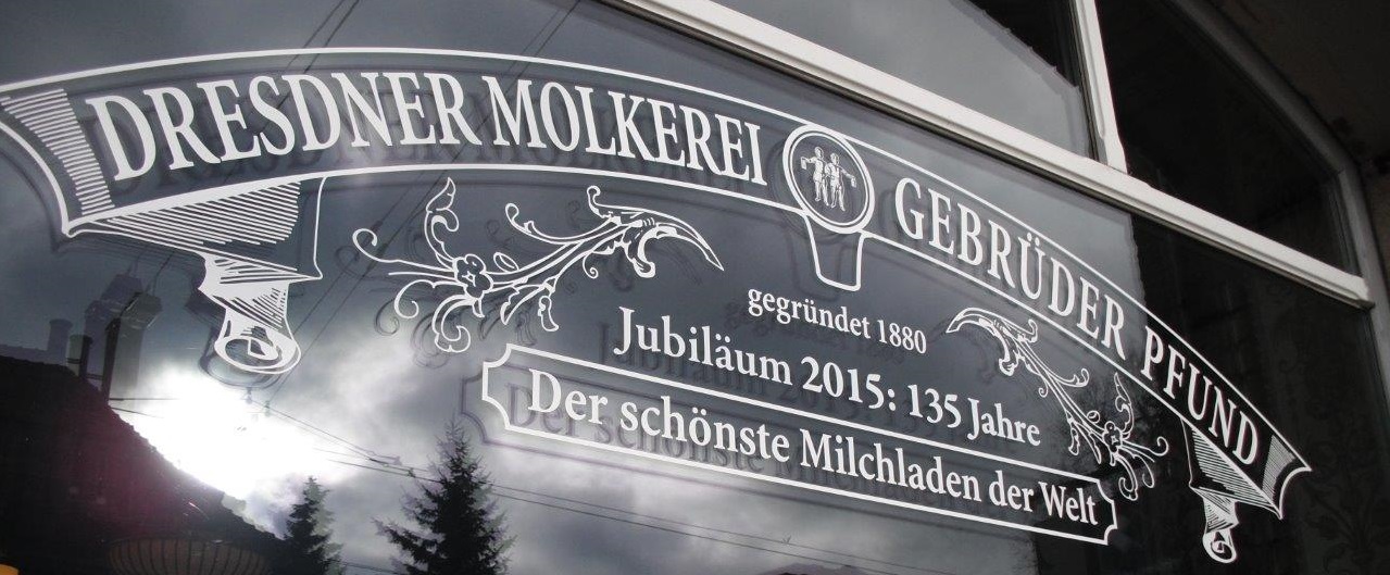 Fensterbeschriftung am Milchladen Pfunds Molkerei, Neustadt, Dresden