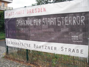 Banner der Gedenkstätte Bautzner Straße, Dresden